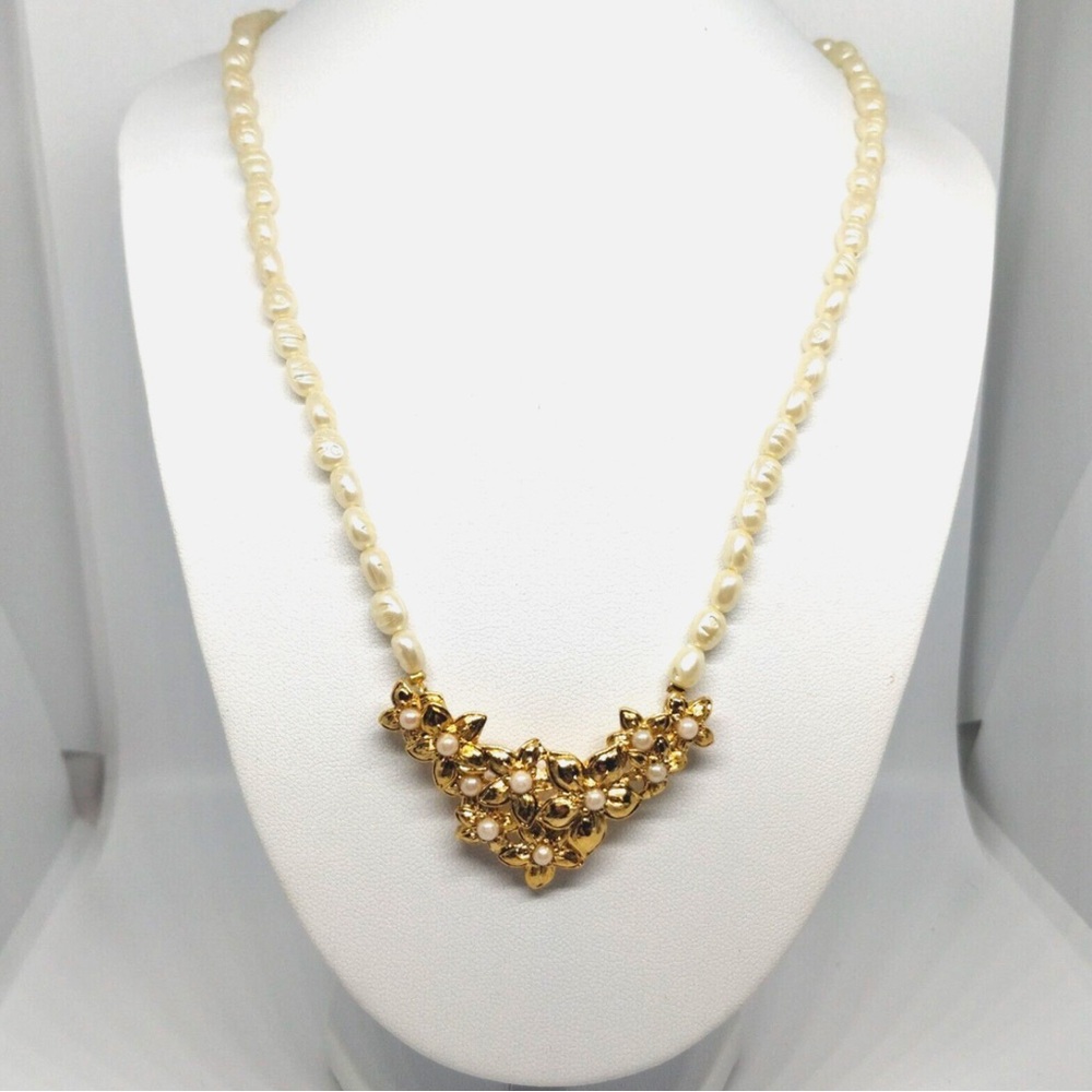 Avon Necklace  Pearls Flower Pendent Gold Tone